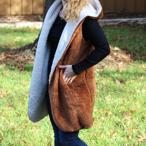1-Day Deal! 🎉 LAST ONE! Fuzzy Hooded Vest - Picture 4 of 8